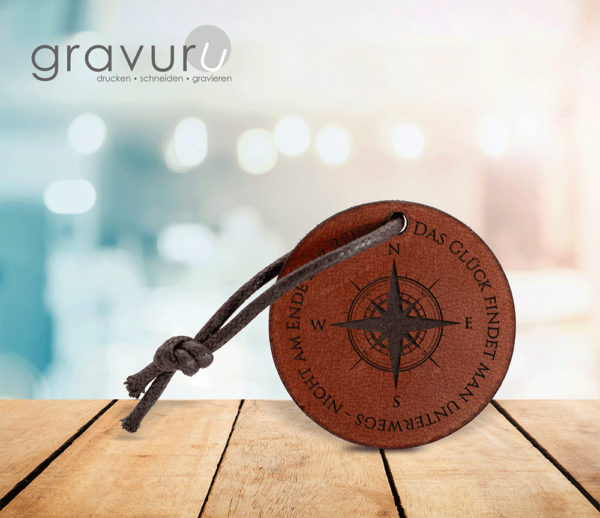 schluessel-anhaenger gravur bild kompass geschenk leder